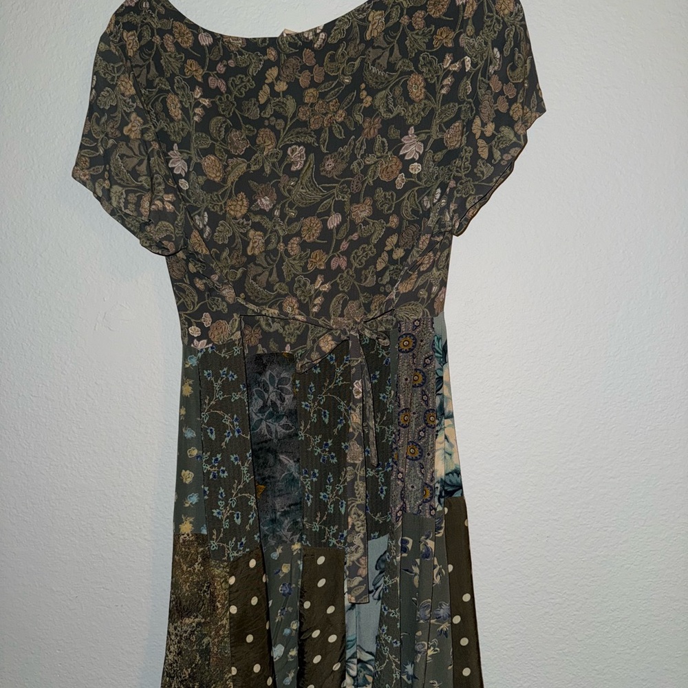 Elegant Floral Patchwork Midi Dress - Picture 2 of 4